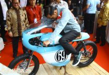 Presiden Jokowi Coba Motor Kustom Anaknya di IIMS 2018 INCERASE