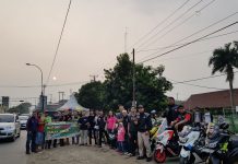 NR Bekasi Bagikan Takjil Gratis Sambil Kampanye Keselamatan Berkendara NR Bekasi Bagikan Takjil Gratis