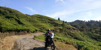 Rider Royal Enfield Friends Taklukan Rute Offroad Ciptagelar