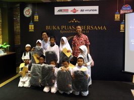 Forum Wartawan Otomotif Berbagi Bersama Anak Yatim dan Dhuafa Forum Wartawan Otomotif