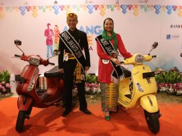 Mantap! Abang dan None Jakarta 2018 Dianugerahi Vespa S125 i-get dan LX125 i-get Abang dan None Jakarta 2018
