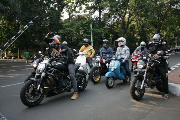 Gathering Pertama Pemakai Helm Bell di Indonesia