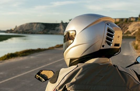 Well, AC Helm Feher Bikin Kepala Adem Saat Berkendara di Siang Bolong AC Helm Feher