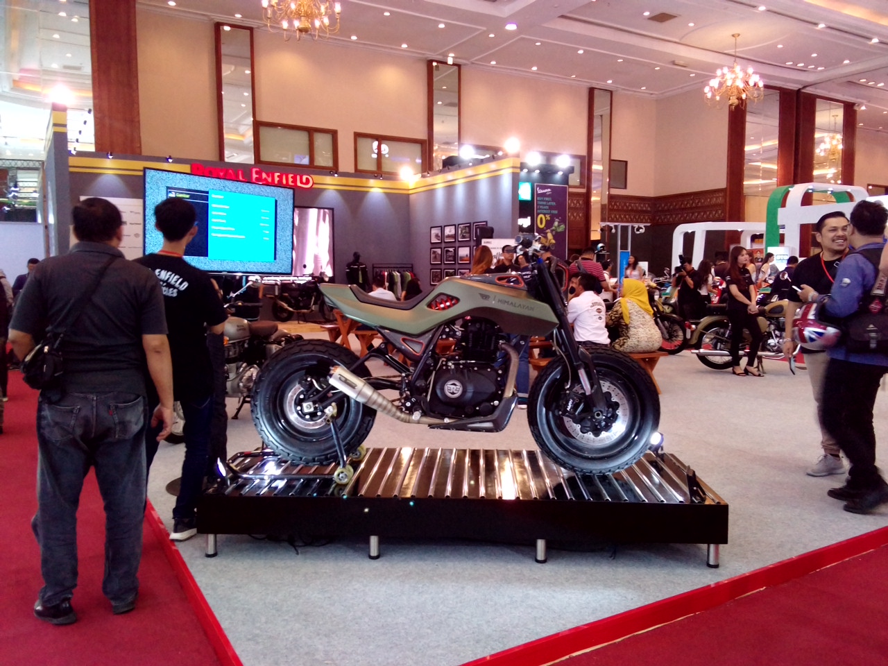 Royal Enfield Himalayan РѕС‚ Smoked Garage