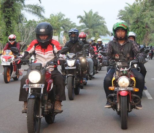 Komunitas Honda Verza Jakarta Touring Kampanye Keselamatan Berkendara Komunitas Honda Verza Jakarta Touring