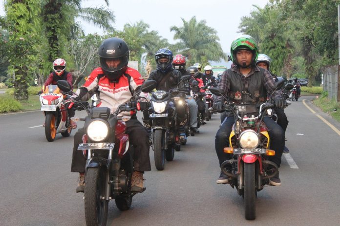Komunitas Honda Verza Jakarta Touring