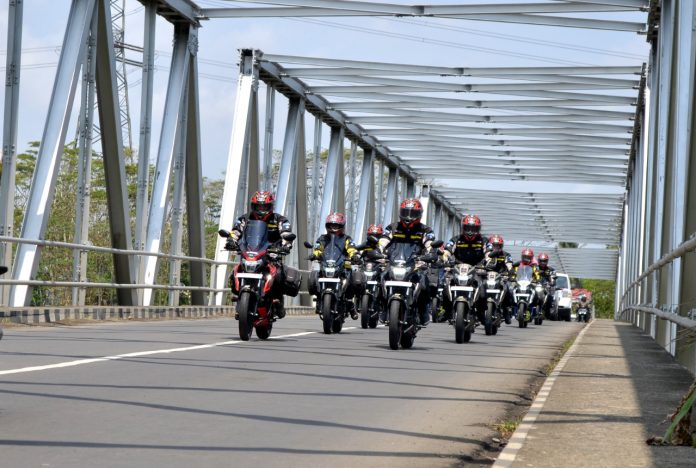 Touring Teman Satu Tujuan Suzuki GSX150 Bandit Mencapai