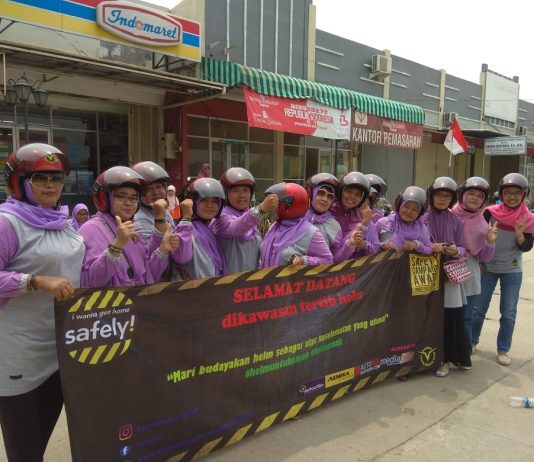Kampanye Helm untuk Emak oleh Vixion Club Bekasi Kampanye Helm untuk Emak