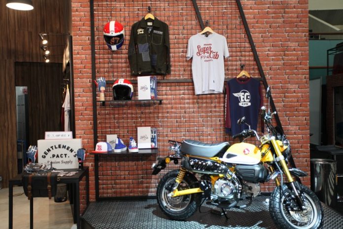 Apparel Brand Lokal Mejeng di Booth Honda