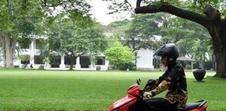 Jokowi Akan Beli 100 Unit Motor Listrik GESITS