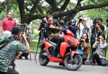 Panglima TNI Hadi Tjahjanto Juga Kepincut Motor Listrik Gesits Panglima TNI