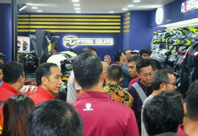 Jokowi Beli Helm Retro Cargloss