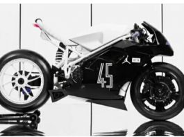 Custom Ducati Ini Memadukan Legenda Pebasket dan Motor 90-an Custom Ducati Mirip Sepatu Basket