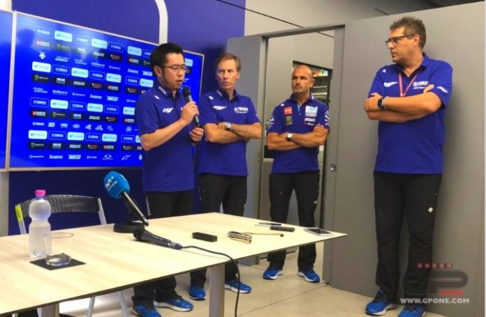 Project Leader Tim Yamaha MotoGP Mundur