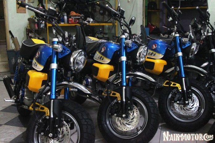 Sertifikat kepemilikan untuk 3 Unit Edisi Khusus Honda Monkey Z125 H2C dan Moriwaki