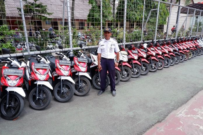 Satpam SMAN 4 Kota Tangerang Diganjar Hadiah