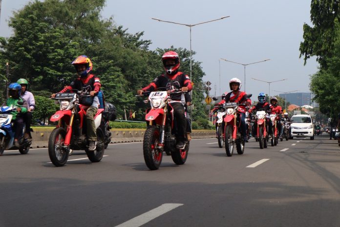 Wahana Mendukung Riding dan Supermoto Street Modification CRF150L