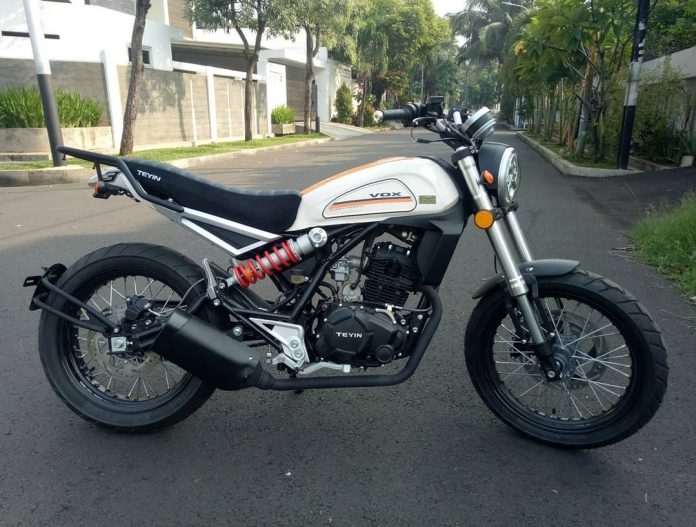 Street Tracker Vox 125