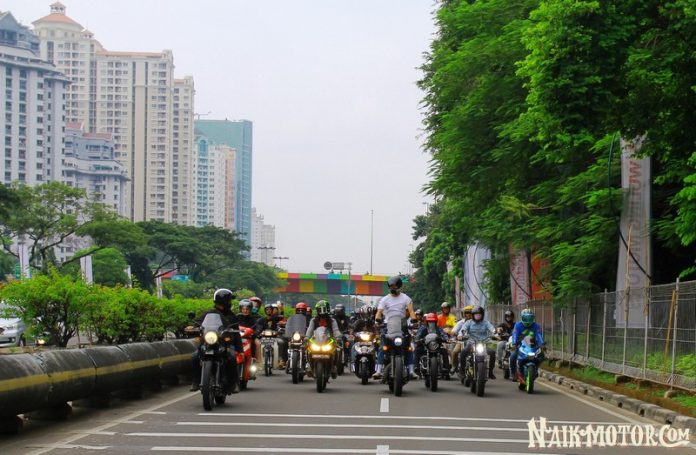 Galeri Foto Saturday Morning Ride Telkomsel x NaikMotor