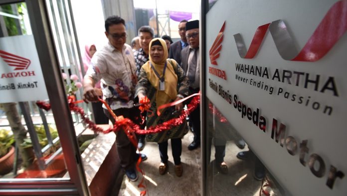 Wahana Tambah SMK Binaan dengan SMK Iptek Jakarta Timur