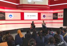 Di Booth Tigrehood X Telkomsel Fitra Eri Edukasi Mahasiswa Menjadi Youtuber Otomotif yang Baik Telkomsel Fitra Eri