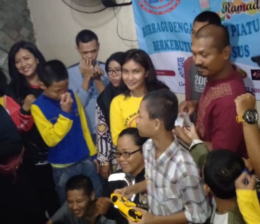 Riding Ngabuburit, Lady Biker Indonesia Santuni Anak Yatim Dhuafa dan Autis di Bogor Lady Biker Indonesia Santuni Anak Yatim