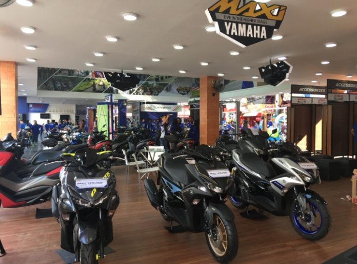 Yamaha menampilkan produk unggulan, promo spesial