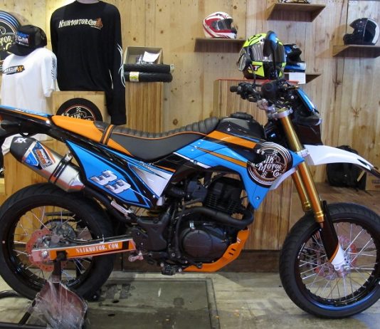 Modifikasi Honda CRF 150L Hasil Kolaborasi Sahabat NaikMotor Langsung Dipampang di Telkomsel IIMS 2019 Modifikasi Honda CRF 150L Hasil Kolaborasi Sahabat NaikMotor