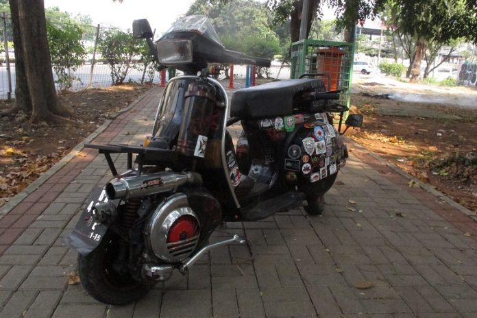 Modifikasi Vespa terbalik