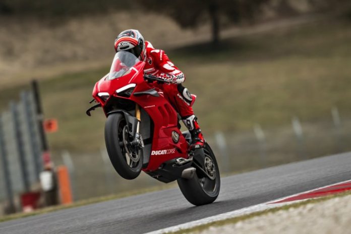 Ducati Panigale V4R Pakai Winglet