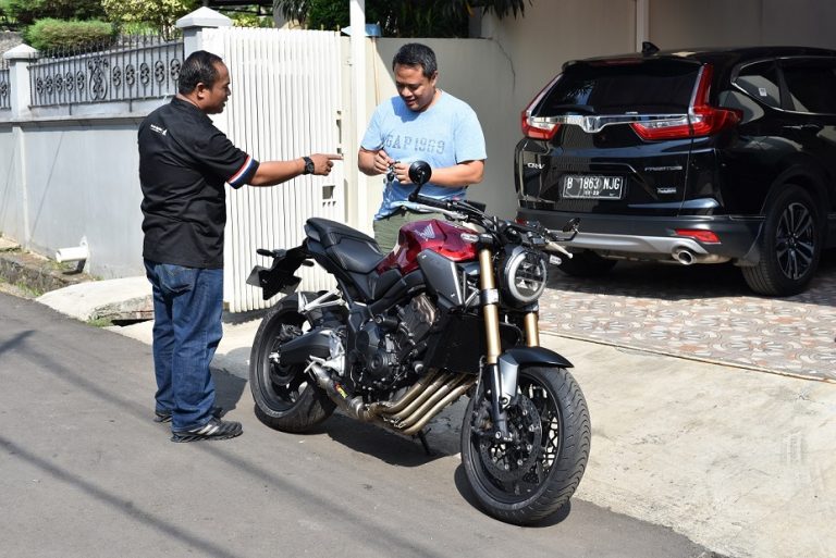 Ini Pemilik Pertama Honda CB650R, Langsung Jajal