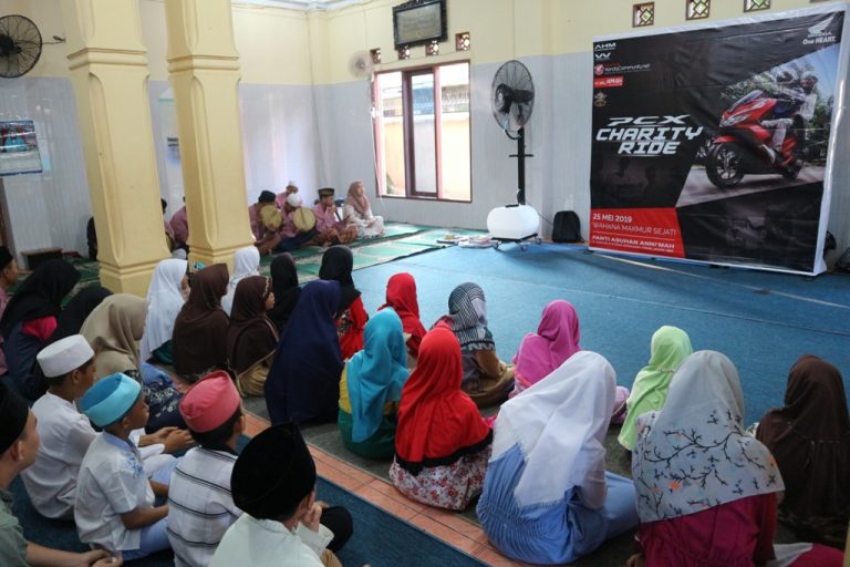 Honda PCX Club Indonesia Menyantuni Panti Asuhan di Penghujung Ramadan
