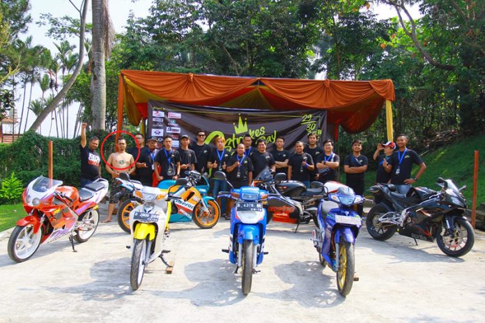 2 Strokes Camp