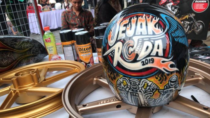 Helm Airbrush Jejak Roda 2019 dari Diton