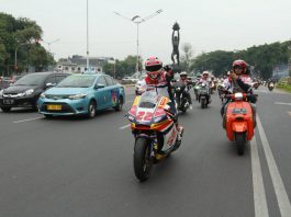 Pembalap Moto2 Sam Lowes Riding di Jalanan Jakarta Sapa Penggemarnya Sam Lowes riding