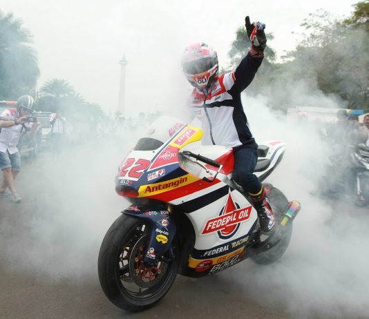 Galeri Foto Keseruan City Riding Bersama Sam Lowes