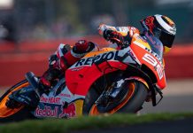 Lorenzo Masih Nyeri Punggung di Balapan Perdananya di MotoGP Inggris Lorenzo Masih Nyeri Punggung