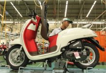 Warna Baru Honda Scoopy dan Striping Chequred Flag di HUT RI ke-74 Warna Baru Honda Scoopy