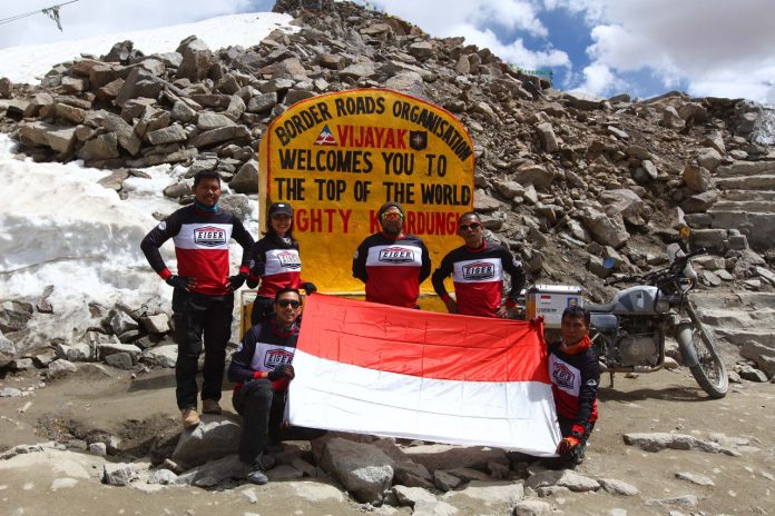 Himalayan Ridge Mencapai Khardung