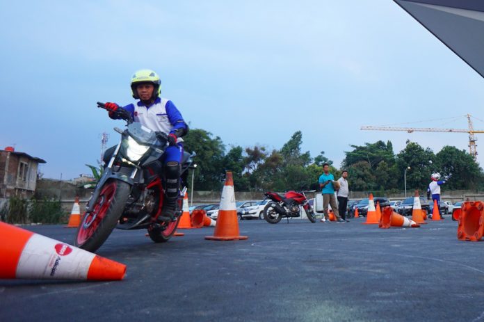 Instruktur Safety Riding ini