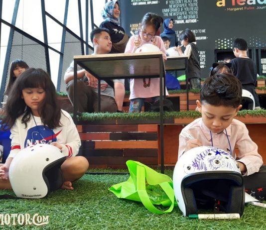 Anjay… Ada Lomba Mewarnai Helm Anak di Otobursa 2019 Lomba Mewarnai Helm Anak