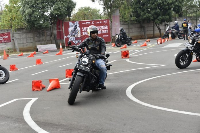 Safety Riding Honda BigBike