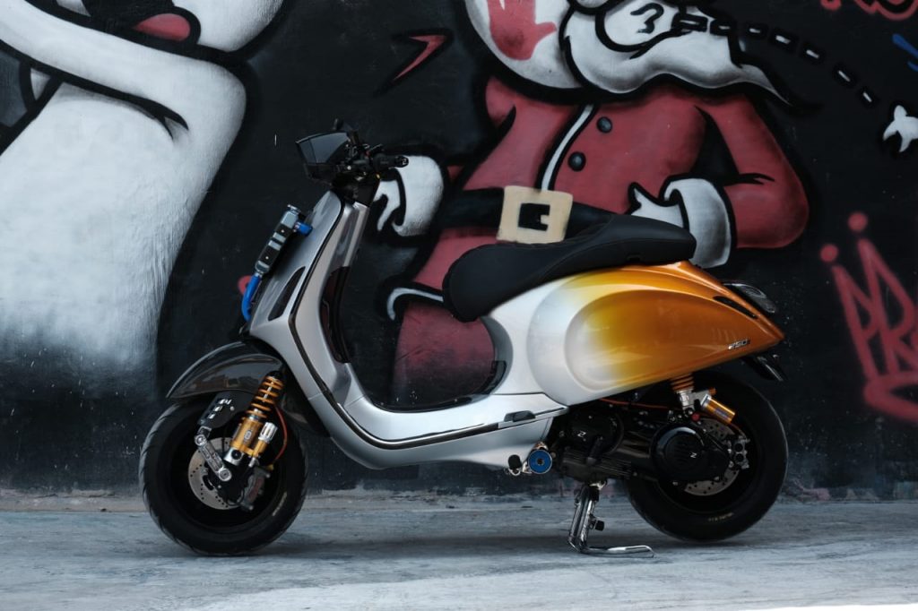 Bergaya Modern Racing, Modifikasi Vespa Sprint 150 Bermesin GTS 250