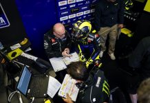 Performa Tidak Kunjung Membaik, Rossi Mengganti Kepala Kru rossi mengganti kepala kru