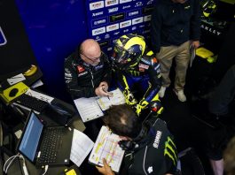 Performa Tidak Kunjung Membaik, Rossi Mengganti Kepala Kru rossi mengganti kepala kru