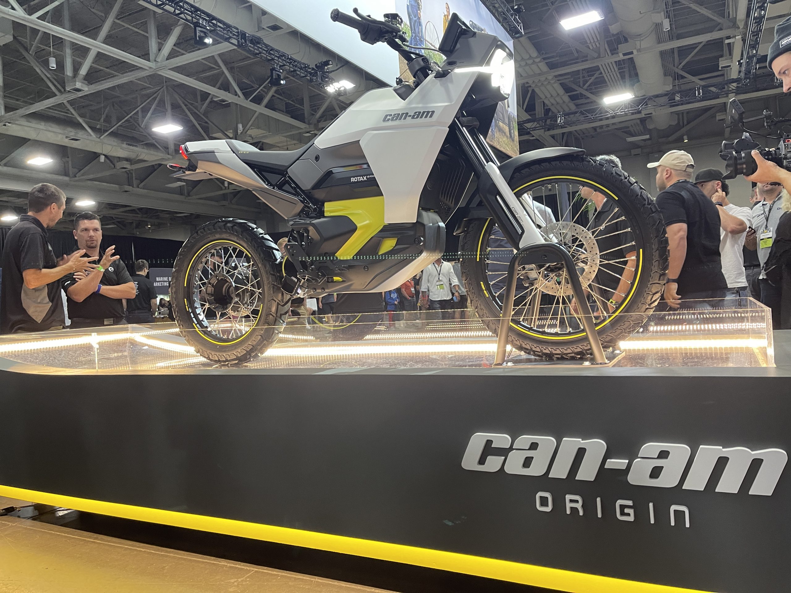 CanAm hadirkan sepeda motor