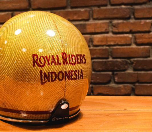 Helm Lokal Jericho CF500 GoldCarbon Tembus Rp 16 Juta, Apa Istimewanya? . Helm Jericho CF500 GoldCarbon