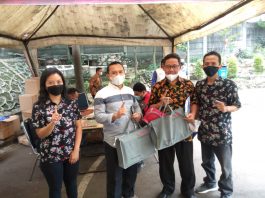 Wahana Membagikan Vitamin untuk Para Guru di 56 SMK Binaan Wahana Memberikan Vitamin