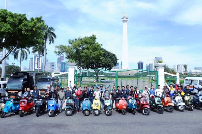 Vespa Pelesiran Keliling Nusantara