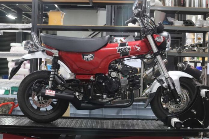 Muffler knalpot Yoshimura untuk Honda Dax125. Foto: young machine, yoshimura